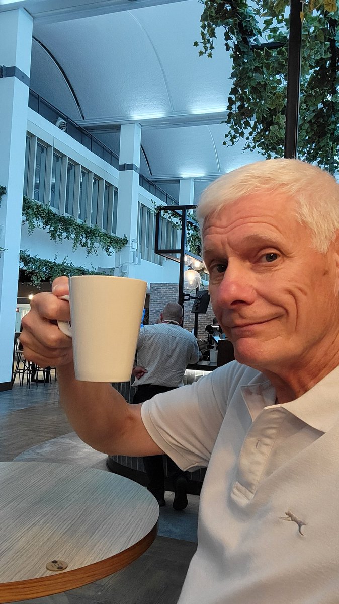 Where's he off to this time? A quick one-nighter in Paris.
... to catch the Orient Express! Sadly not catch as in board, but catch as in film it's arrival. PTE is a budget conscious channel after all.