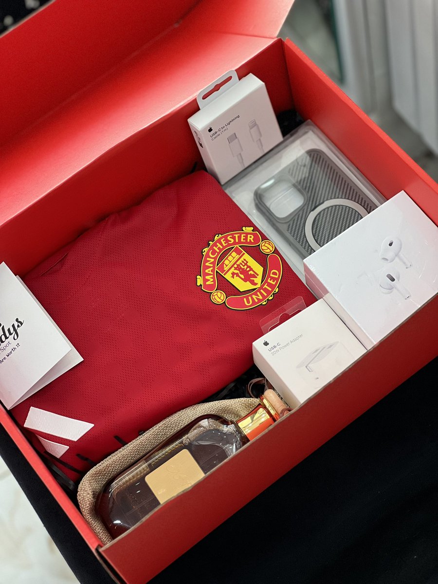 “I am so proud of you”♥️

Beautifully curated for a lovely MAN-U man♥️.

🏷️ 470,000/=

AirPods Pro, fast charger, phone case,perfume and a new season jersey.