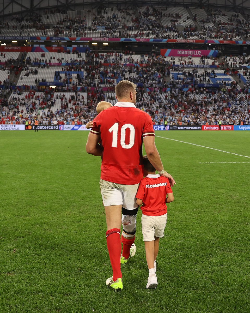 🙏 𝘿𝙞𝙤𝙡𝙘𝙝 | What a career 👏👏👏

Enjoy retirement &amp; thank you for everything Dan 🏴󠁧󠁢󠁷󠁬󠁳󠁿

#WelshRugby