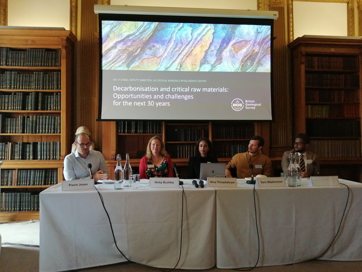 CSciPol's tweet image. The conversation at #csapconference2025 continues!
CSaP’s @NickyBtenten on critical minerals & net zero panel with @PJossoBGS (UK Critical Minerals Intelligence Centre), Niva Thiruchelvam (@HakluytCompany), @SamStephenson (@ResourceEffici2), Deepesh Jayasekara(@IfMCambridge)