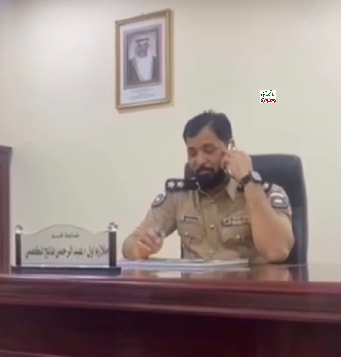 FFALBALOOD's tweet photo. باقة ورد وتقدير للاخ العزيز
الملازم عبدالرحمن فالح الكعمي 
على ما يقوم به بخدمة المراجعين  
بكل اخلاص وتفاني 
كفو وعساك ذخر 🌹🌹🌹
#الكويت
#الرشايده_الكعمي https://t.co/nOp0Tv8y8C