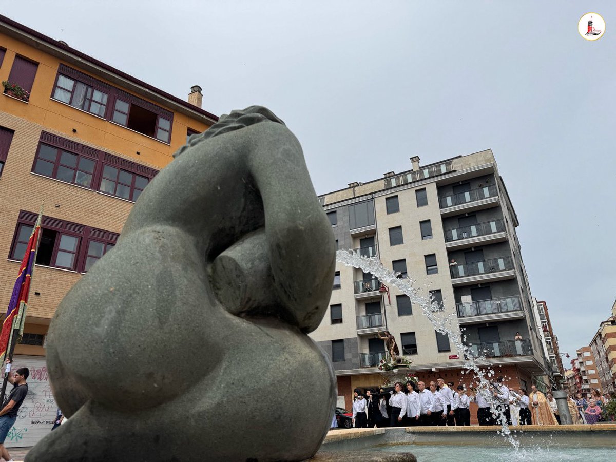 👉🏼 D. Francisco José Pérez preside en la ⛪️ #Parroquia de San Juan de Regla -tras la ✝️ #procesión de su patrono acompañado por los pendones del Alto Torío- la ⚪️ #Eucaristía de la Solemnidad de 🐑 San Juan Bautista en el marco del 1️⃣5️⃣ aniv. de la consagración de este templo.
