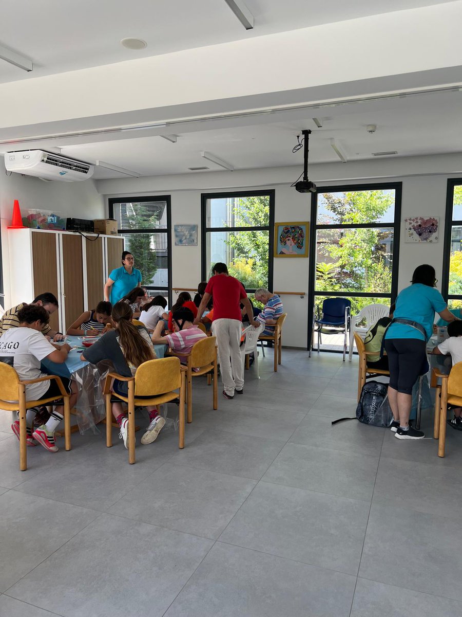 Un grupo de alumnos del colegio del pueblo 
CEIP PINARES DEL CEGA ha visitado el centro #Viana de <a href="/FPersonas/">Fundación Personas</a> #Valladolid.
Han compartido una jornada de actividades con nosotros. Un día muy especial!! Gracias por la visita 😍
#diversidad #diversión #inclusiónsocial