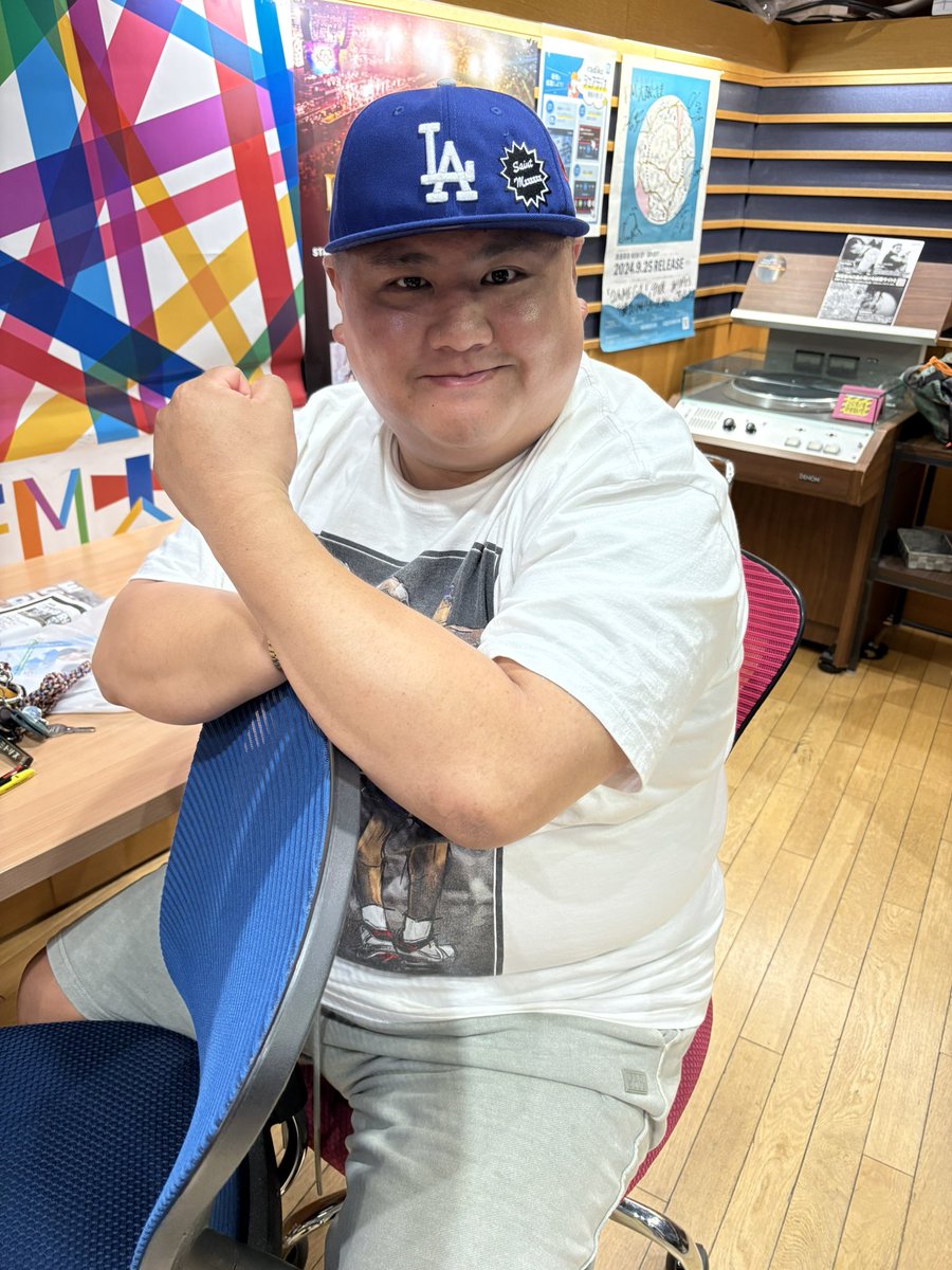 そして！今日は遂にあのことを発表します...そうです。
真べぇ先生のダイエット報告📣
1ヶ月小麦を抜いただけでどれだけ痩せたのか⁉️
気になる体重はいかに🕰️
久々に食べたラーメンがとてつもなく美味しかったそうです🍜🤤
#らじこー #グルテンフリー芸人