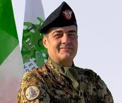 GuidoCrosetto's tweet image. La nomina del generale di divisione dell&apos;Esercito italiano Diodato Abagnara, con cui mi ero già congratulato, è oggi diventata ufficiale, con il passaggio di consegne nel quartier generale di Unifil a Naqoura, Libano, alla presenza del capo di Stato maggiore della Difesa,…