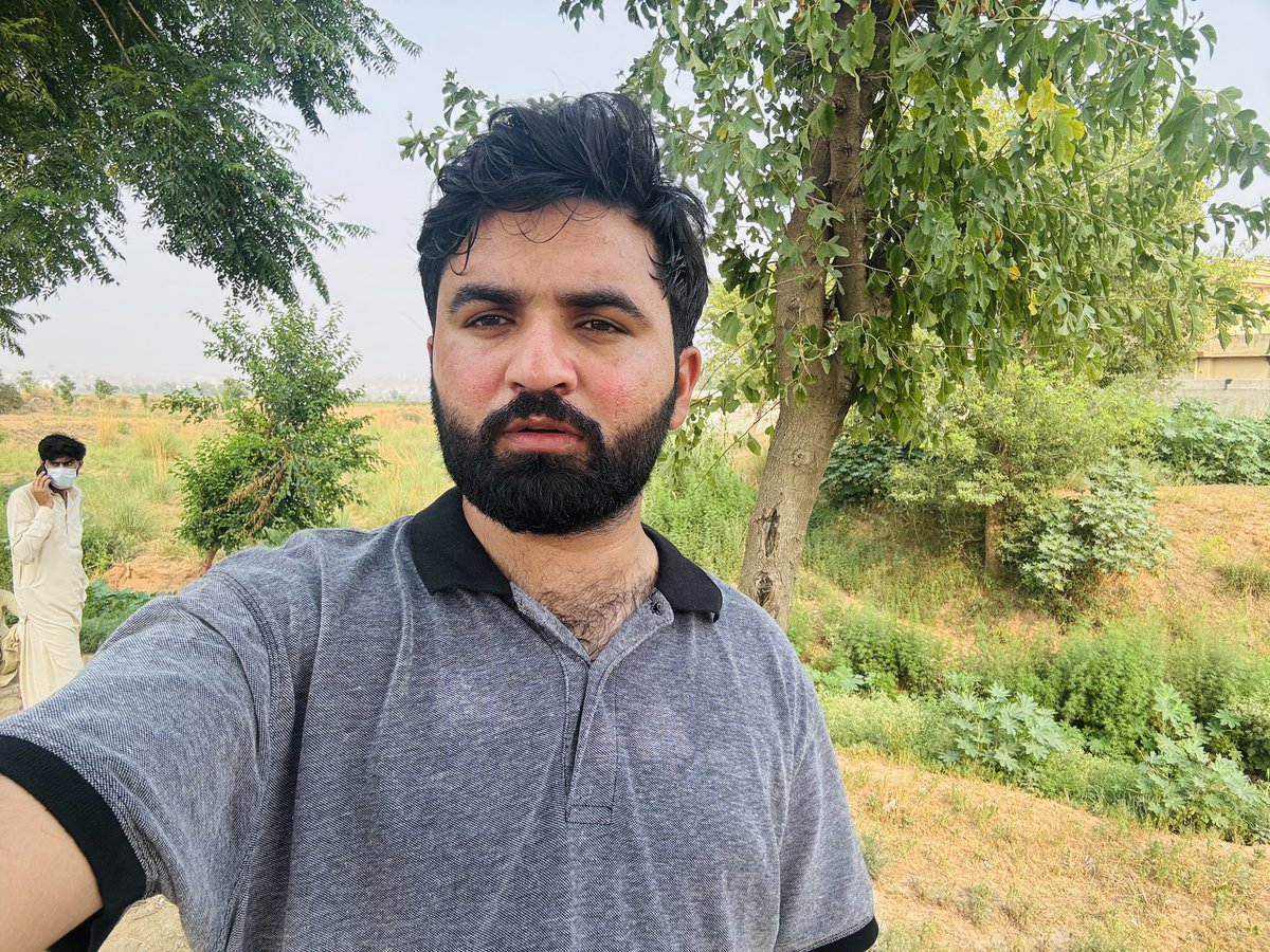 اڈیالہ جیل کے باہر موجود