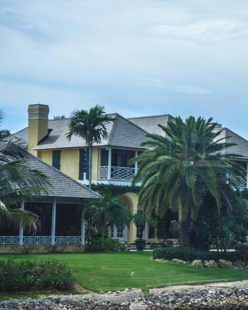 Tropical vibes, timeless lawn. 🌴

Whether you’re relaxing by the porch or entertaining outdoors, a lush, durable lawn makes every space feel like a resort.

🌱 Find a trusted grower near you: theturfgrassgroup.com/find-a-grower/

#coastalliving #luxurylawn #turfgrassgroup #tiftufbermuda