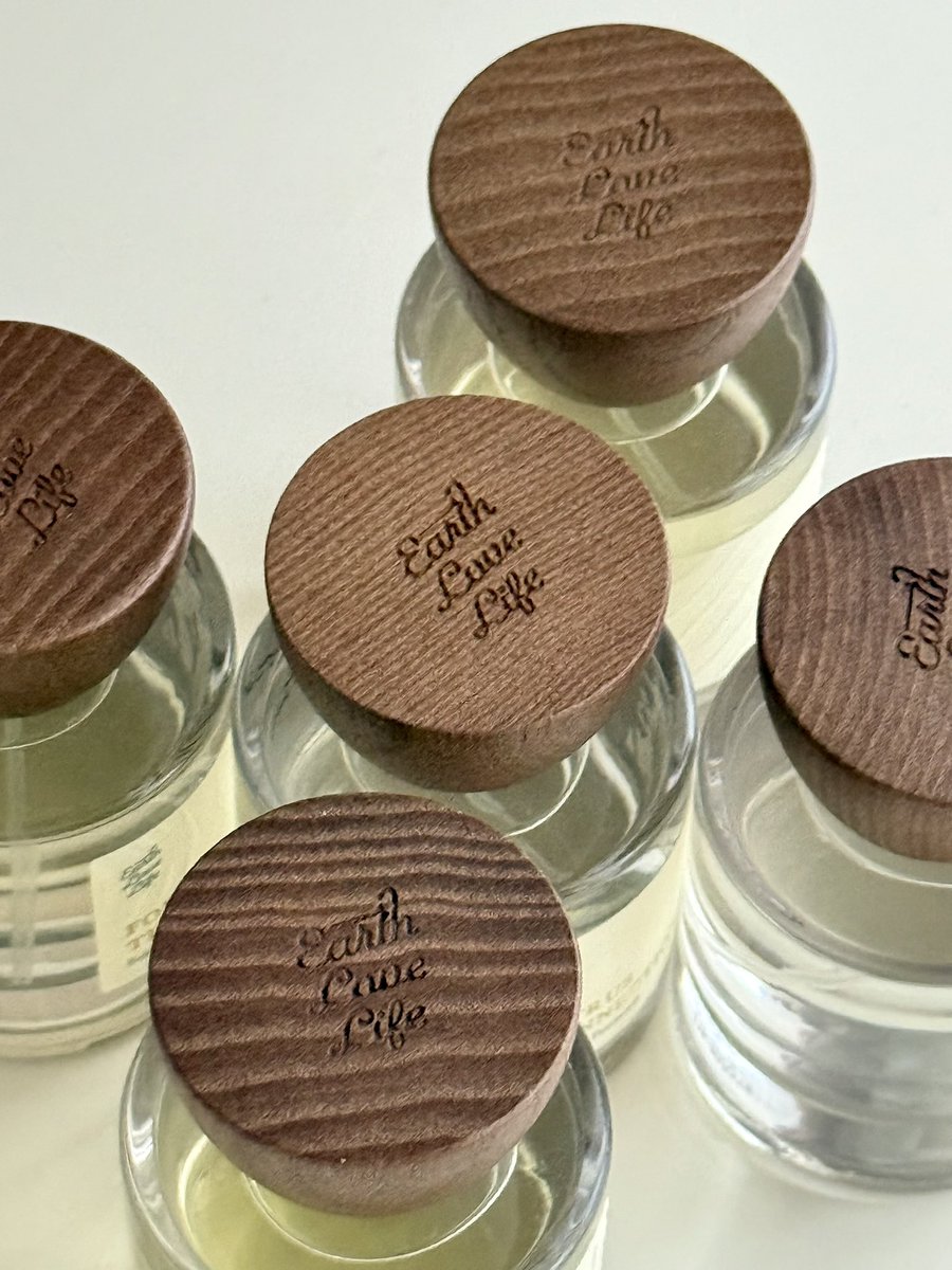 cloudysnowys's tweet photo. PARAGON GROUP GAUSAH DIRAGUIN KALAU BUAT PRODUK SELALU NIAT &amp; EFFORT 😭✊🏻

produk barunya ini parfum Earth Love Life 100% ramah lingkungan &amp; choose sustainability!

worth the value mana wanginya awet bgt 👌🏻 https://t.co/QA3t7HOEho