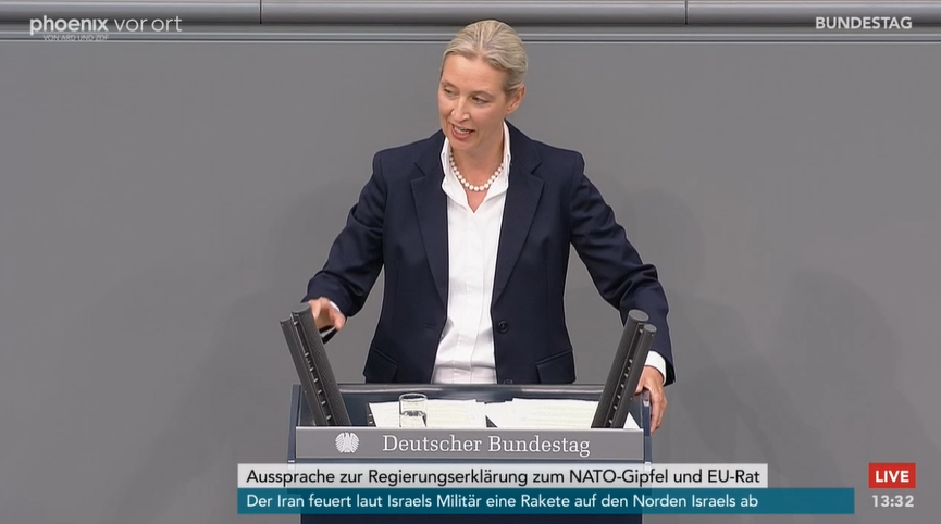 Kurze Frage: Warum darf diese affektierte Sprecherin des russischen Außenministeriums im Bundestag eine Rede halten? #Regierungserklärung
