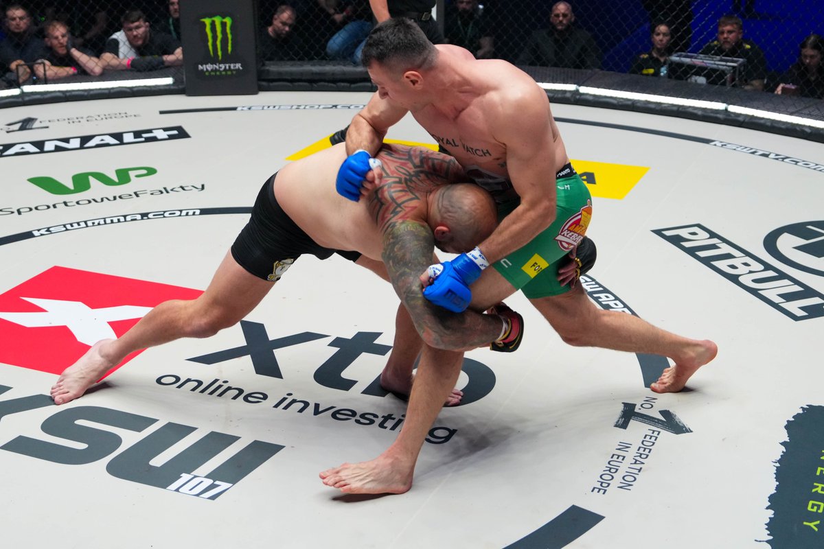 KSW_MMA's tweet photo. Phil De Fries 👑 @phildefriesmma proved once again why this is HIS division. When the cage door closes… He always finds a way. 🔥
XTB #KSW107 https://t.co/JEyXAOGoSU