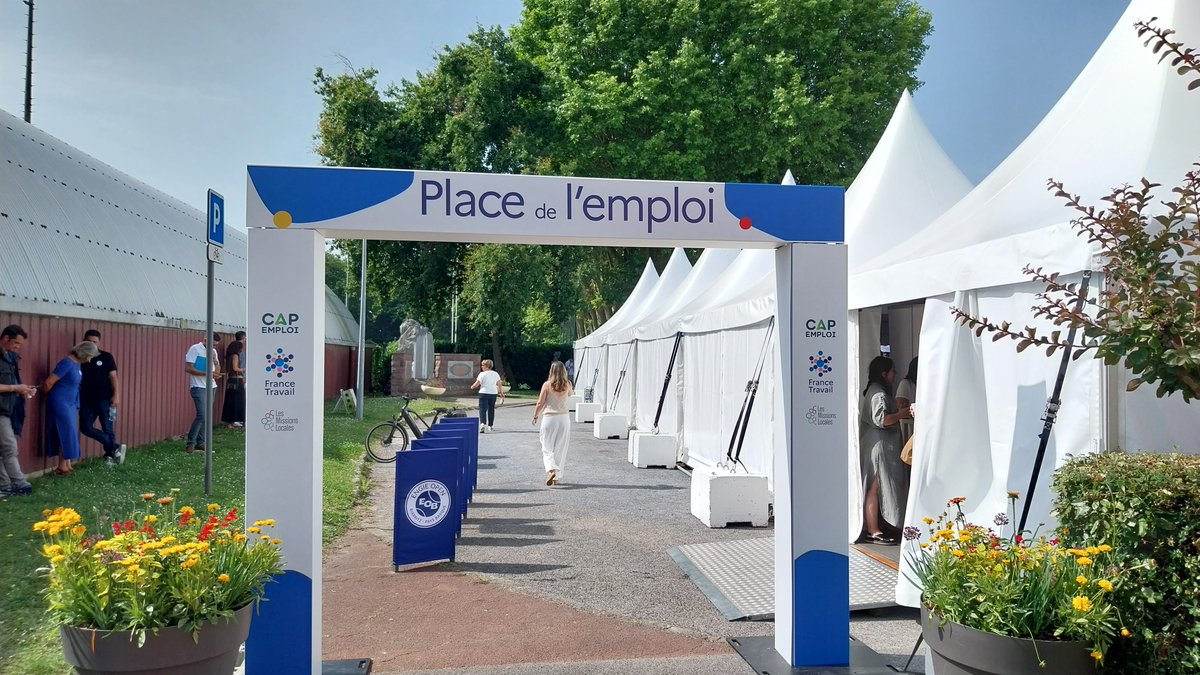 MissionLocalePB's tweet photo. Recrutement en terrain gagnant à l’#EngieOpen de #Biarritz organisé par @FranceTravail
+60 recruteurs mobilisés pour la #PlaceDeLEmploi ce 10 juin dont @MissionLocalePB
#JobDating #Emploi #CôteBasque #MissionLocale https://t.co/GWK0pFRIEl