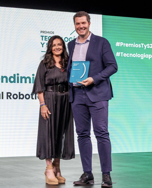 LeganesPct's tweet image. 🚀La spin-off @Inrobics, nacida en la @uc3m, gana el Premio Emprendimiento 2025 de los Premios Tecnología por su innovadora solución de robótica en rehabilitación 👏
¡Enhorabuena por llevar la innovación universitaria al siguiente nivel!
🔗bit.ly/4ejQ5A3