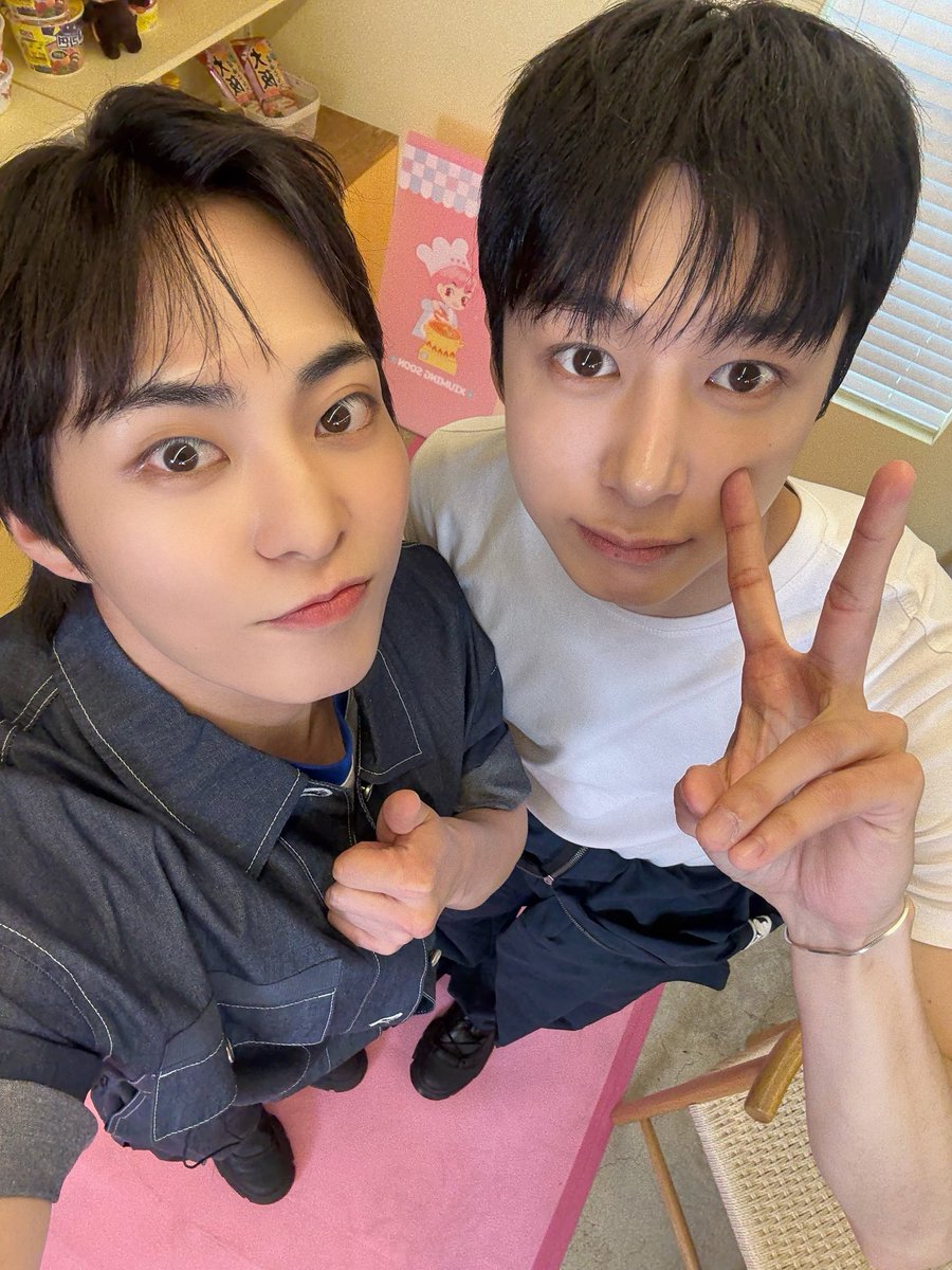 슈밍의 라면가게🍜

오늘의 라면도 대성공~!
오랜만에 만난 형원이와 즐거운 촬영이었습니다!!😎

#시우민 #XIUMIN #슈밍의라면가게