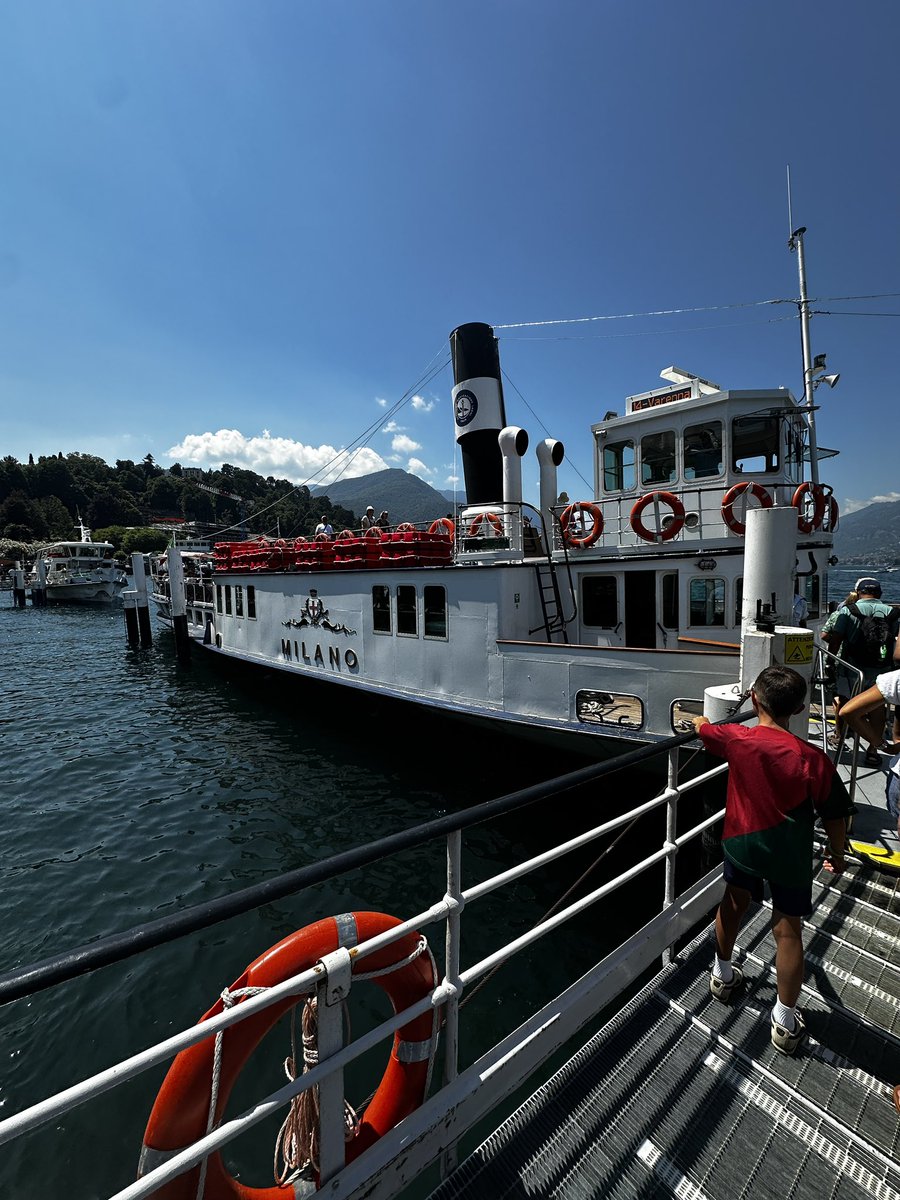 Toob_Alers's tweet photo. Terug Varenna met de boot! De zomervakantie moet nog beginnen maar het is goed druk. Time for 🇮🇹 lunch
Zonnetje dat het goed 👍🏻
#comomeer https://t.co/Kgoyv8ELgs