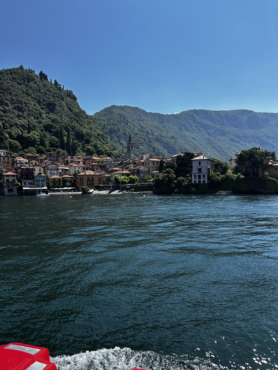 Toob_Alers's tweet photo. Terug Varenna met de boot! De zomervakantie moet nog beginnen maar het is goed druk. Time for 🇮🇹 lunch
Zonnetje dat het goed 👍🏻
#comomeer https://t.co/Kgoyv8ELgs