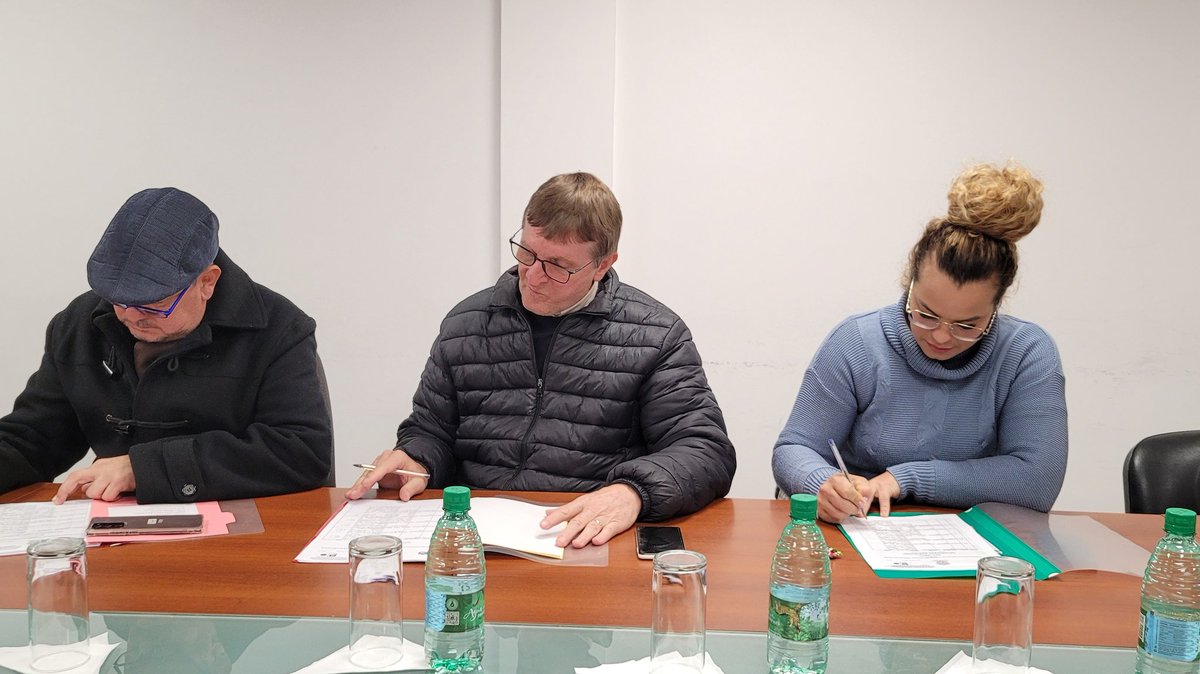 📌 La Comisión de Asuntos Constitucionales analizó proyectos sobre integración regional, un nuevo municipio, arte Mbya Guaraní, memoria y DD.HH.
💬 Avanzamos hacia una Misiones más justa, integrada y con identidad.
#LegislaturaMisiones #Comisiones2025