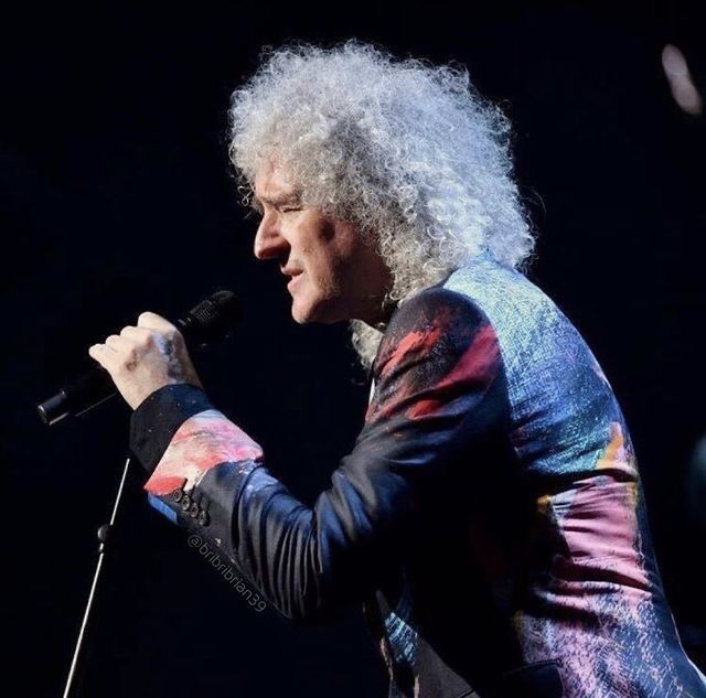 spikebulsara's tweet photo. 2019年6月24日から29日にかけて、スイスのチューリッヒで第5回「スターマス・フェスティバル(Starmus Festival)」が開催されました。初日のコンサートOnce Upon A Time On The Moonにブライアン・メイが出演しました #BrainMay https://t.co/gzgMWaFlbj