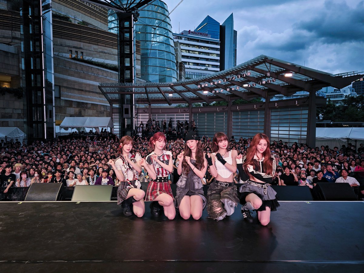 [#今日のLE_SSERAFIM]
250624 @ 日本4thシングル 'DIFFERENT' 発売記念ショーケース

日本4thシングル 'DIFFERENT'が、2025/06/23付オリコンデイリーシングルランキングで1位を獲得しました！✨
FEARNOTの皆さん、いつもたくさんの応援をありがとうございます！💖

#LE_SSERAFIM #르세라핌