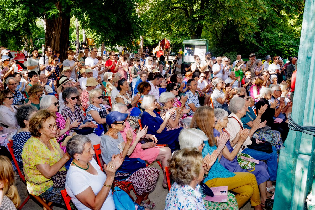 🎵Nicolas #Stavy a conquis le public du Parc Montsouris🌳 à Paris le dimanche dernier avec son récital🎹 dans le cadre du festival #Chopin au Jardin 2025. Voici un souvenir de son succès en images.

instytutpolski.pl/paris/2025/05/…