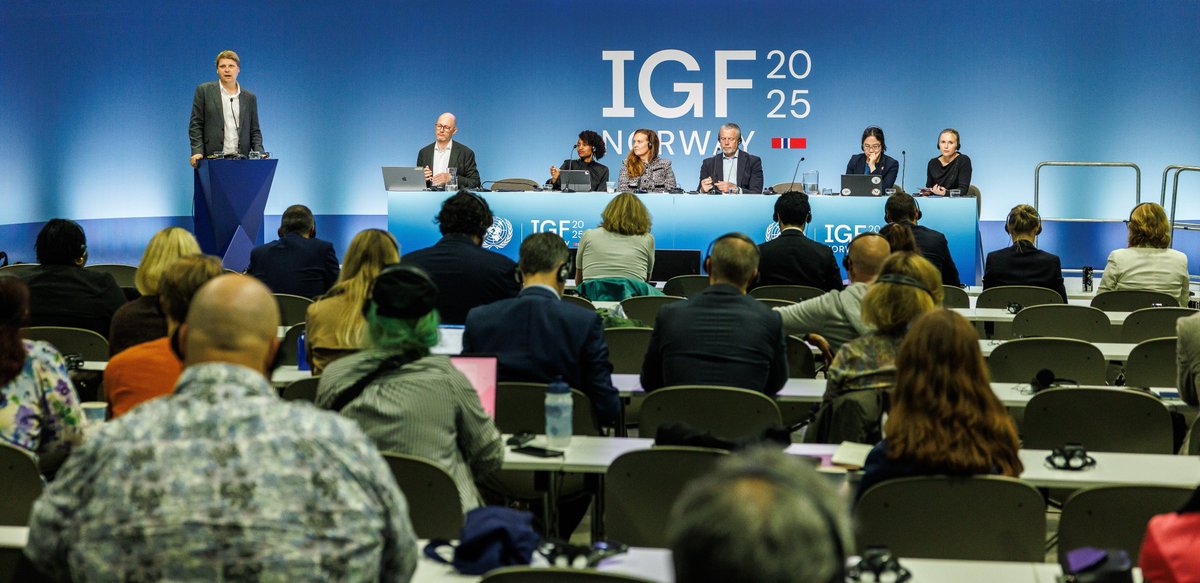 NorwayMFA's tweet photo. 🇳🇴 Min of Int Dev about the #digitaldivide at the Internet Governance Forum in Norway:

Digitalisation has increased inequality around the world. 2.6 billion people are unconnected. International cooperation is vital to close the #digitalgap.

#IGF2025 

👉https://t.co/ddLCkVUx8v https://t.co/Voshu0CB4t