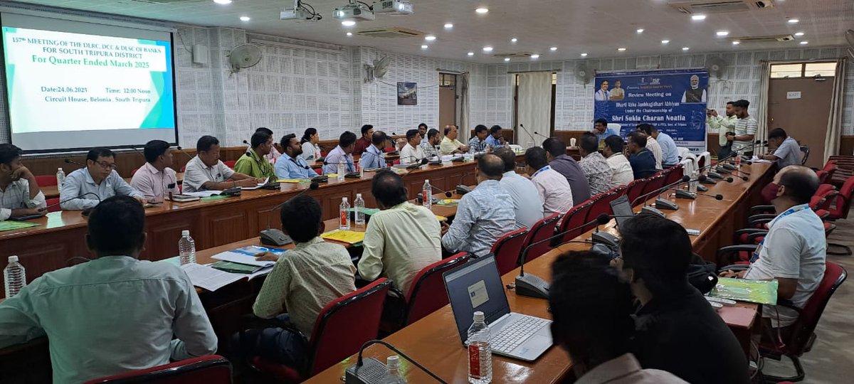 southtripuraDM's tweet image. 📋 157th Meeting of DLRC, DCC &amp;amp; DLSC was held on 24.06.2025 at 12:00 PM at Circuit House, Belonia, South Tripura, under the chairmanship of the DM &amp;amp; Collector. 🏛️
Discussions focused on banking services, credit outreach &amp;amp; govt. schemes. 💼
#DLRC #DCC #SouthTripura #BankingUpdates