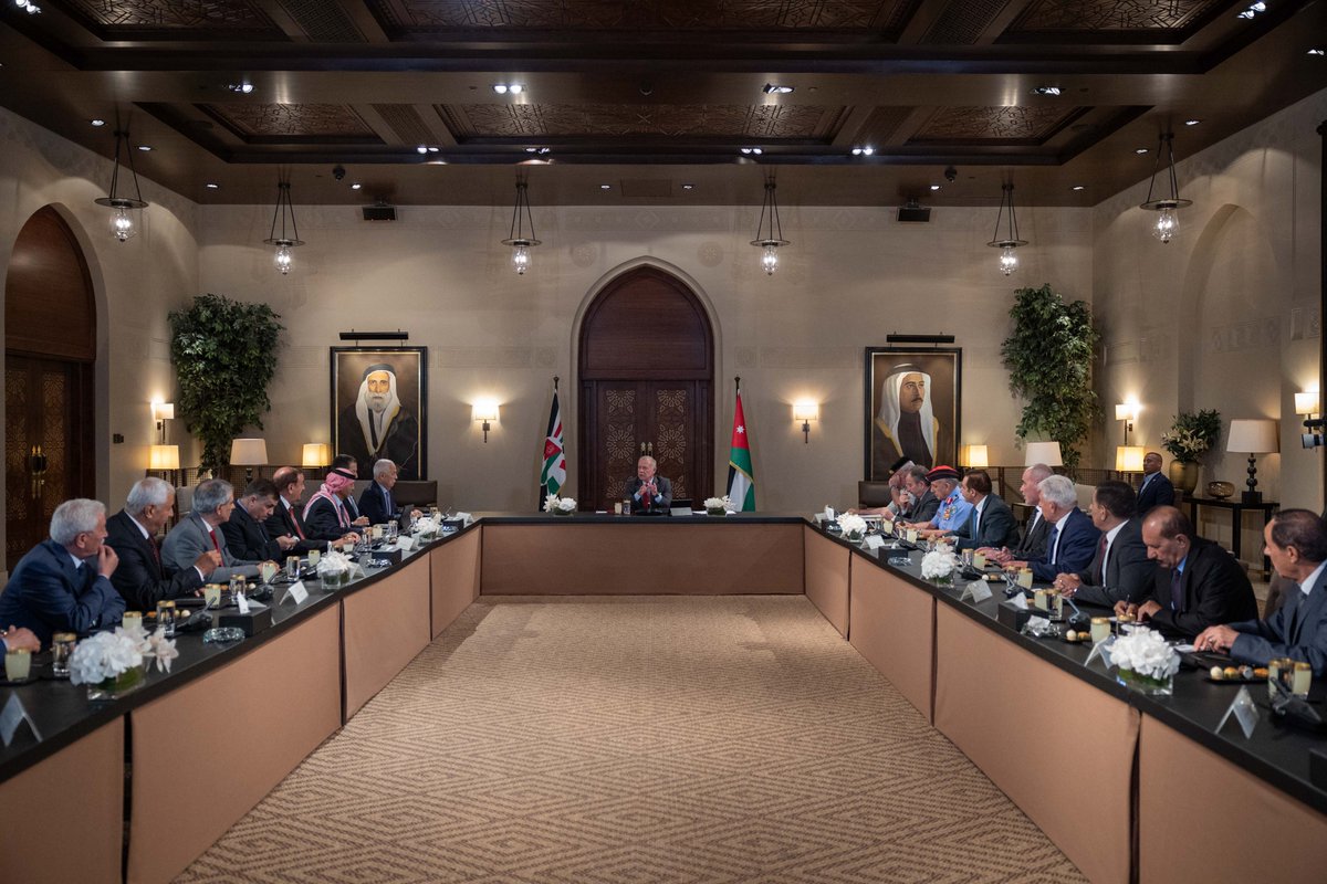 جلالة الملك عبدالله الثاني يرحب بجهود خفض التصعيد في الإقليم، بقيادة الولايات المتحدة الأمريكية، معربا عن تطلع #الأردن لالتزام جميع الأطراف بالتهدئة وصولا إلى إعادة الأمن والاستقرار للمنطقة، خلال لقائه مجموعة من المتقاعدين العسكريين