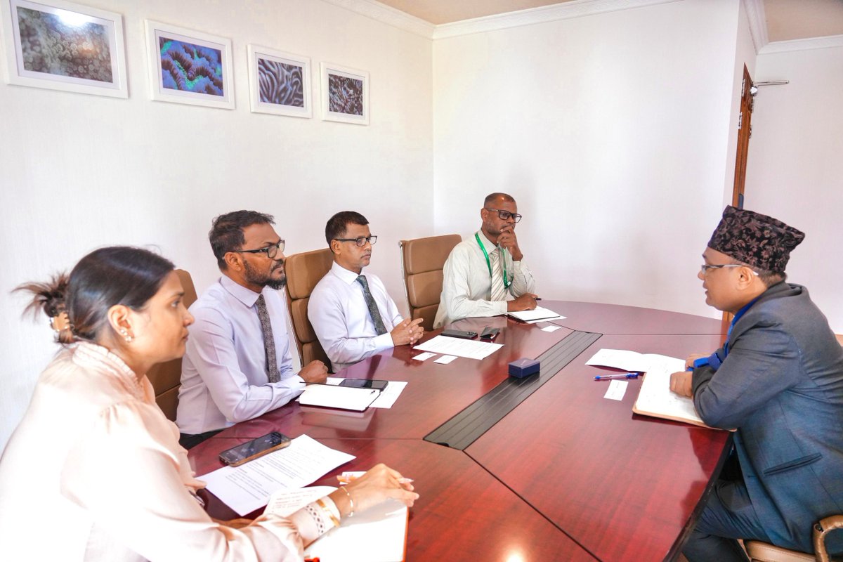 H.E. Dr. Purna Bahadur Nepali, Ambassador of Nepal to the Maldives, paid a courtesy call on Minister <a href="/ANazim2019/">Abdulla Nazim</a> . Discussions focused on strengthening capacity building of health professionals and collaborations between #Maldives and #Nepal . 🇲🇻🇳🇵

<a href="/MofaNepal/">MOFA of Nepal 🇳🇵</a>
