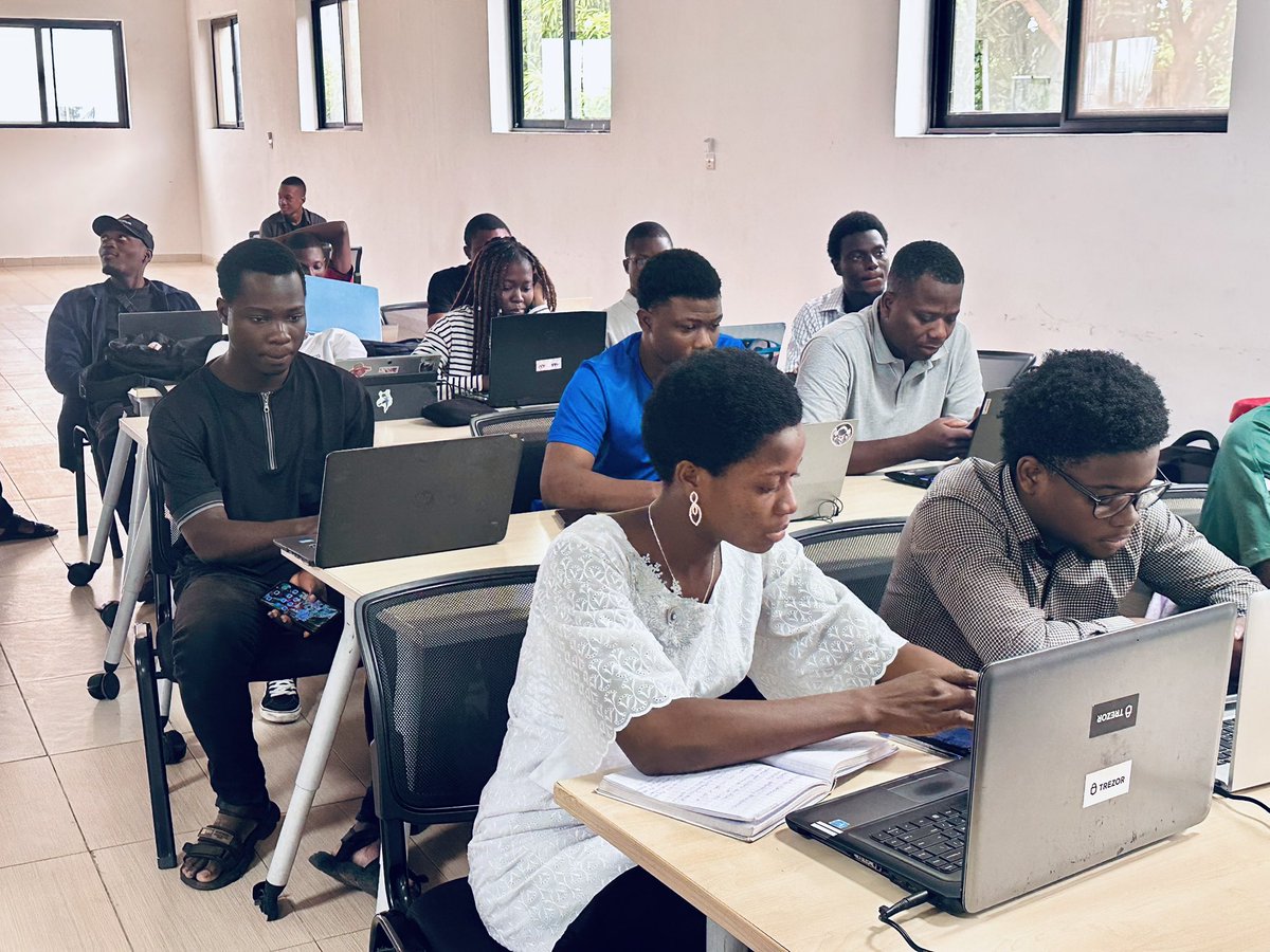 Here we go for the first day of Cotonou Bitcoin Lightning Bootcamp in Benin 🇧🇯
