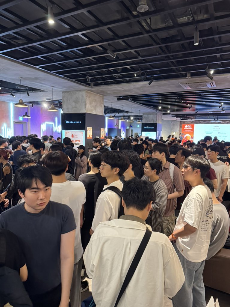 dollysooo's tweet image. Just arrived at the @OpenledgerHQ meetup! Excited for what’s in store! #Openledger #blockchain