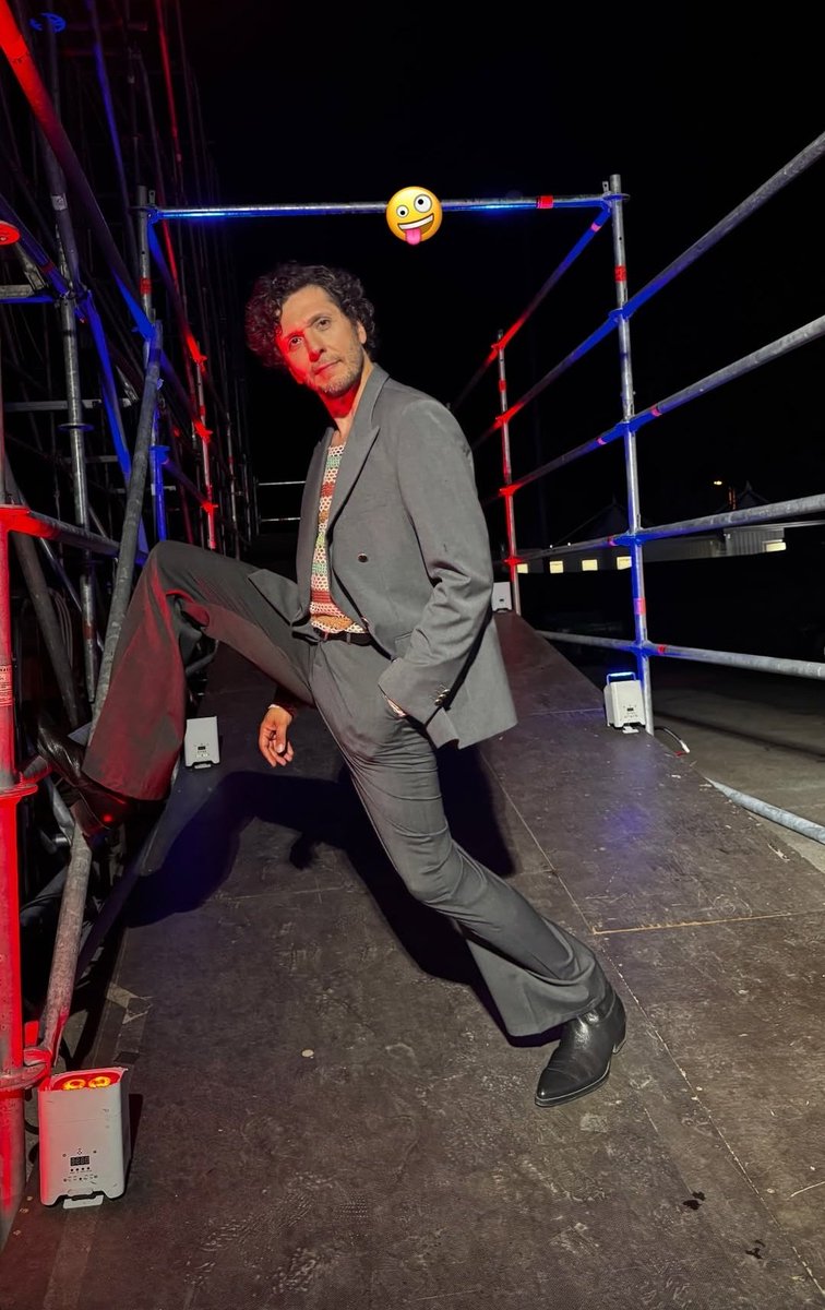 Ale25019's tweet photo. Trova le differenze 😂😂😂 @MetaErmal @famedalupi https://t.co/JfLth9NCLx