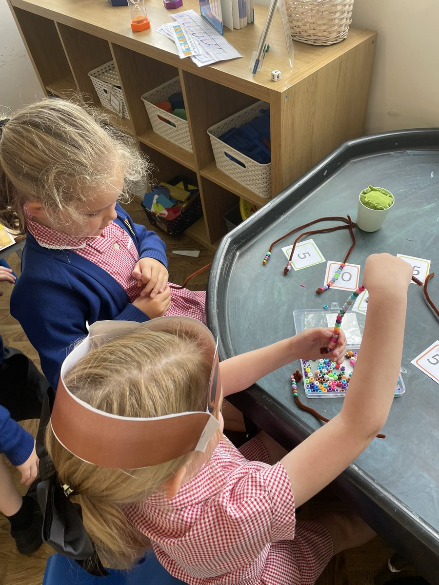 Independently matching the beads to the five times table #rcpmaths