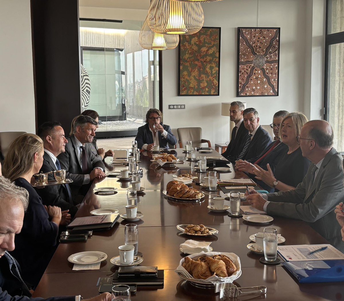 AusAmbFR's tweet image. C'était un plaisir pour l'Ambassadrice Lynette Wood d'accueillir les délégués de @EurAusBiz, ainsi que des représentants officiels et des chefs d'entreprise français, afin de célébrer les relations économiques entre 🇫🇷&🇦🇺 et d'explorer les moyens d'approfondir notre coopération.