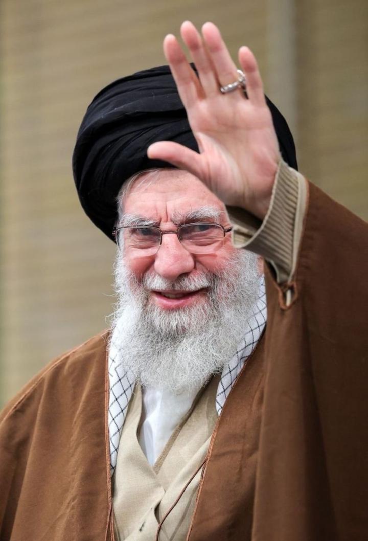 rkm__ridoy's tweet photo. Congratulations on your victory, sir.
🇮🇷❤🇵🇸
Even your babysitter-like guardian Trump🇺🇸 had to step in and say, “Israel,🇮🇱 stop  you're embarrassing everyone!” 🤡
Where are they now? The ones who used to comment on my posts saying Iran can’t do anything have they gone silent now? https://t.co/FN9xvGAikt