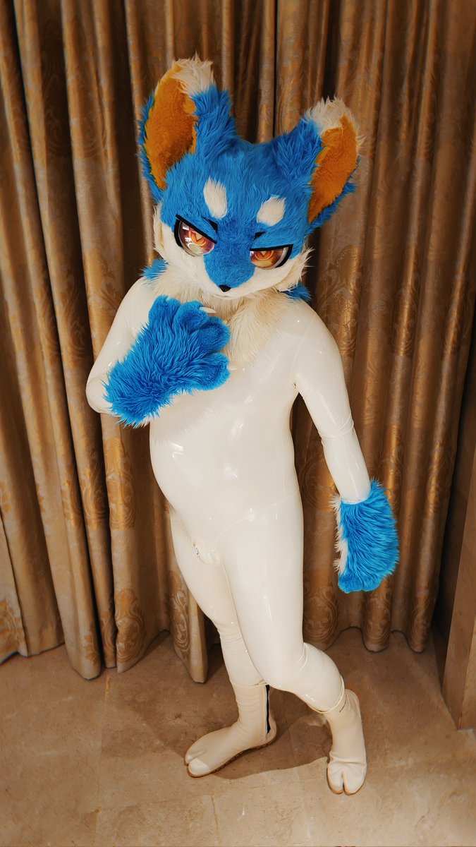 xuewei07's tweet image. 喜欢洗白的身体捏~
#rubberfur