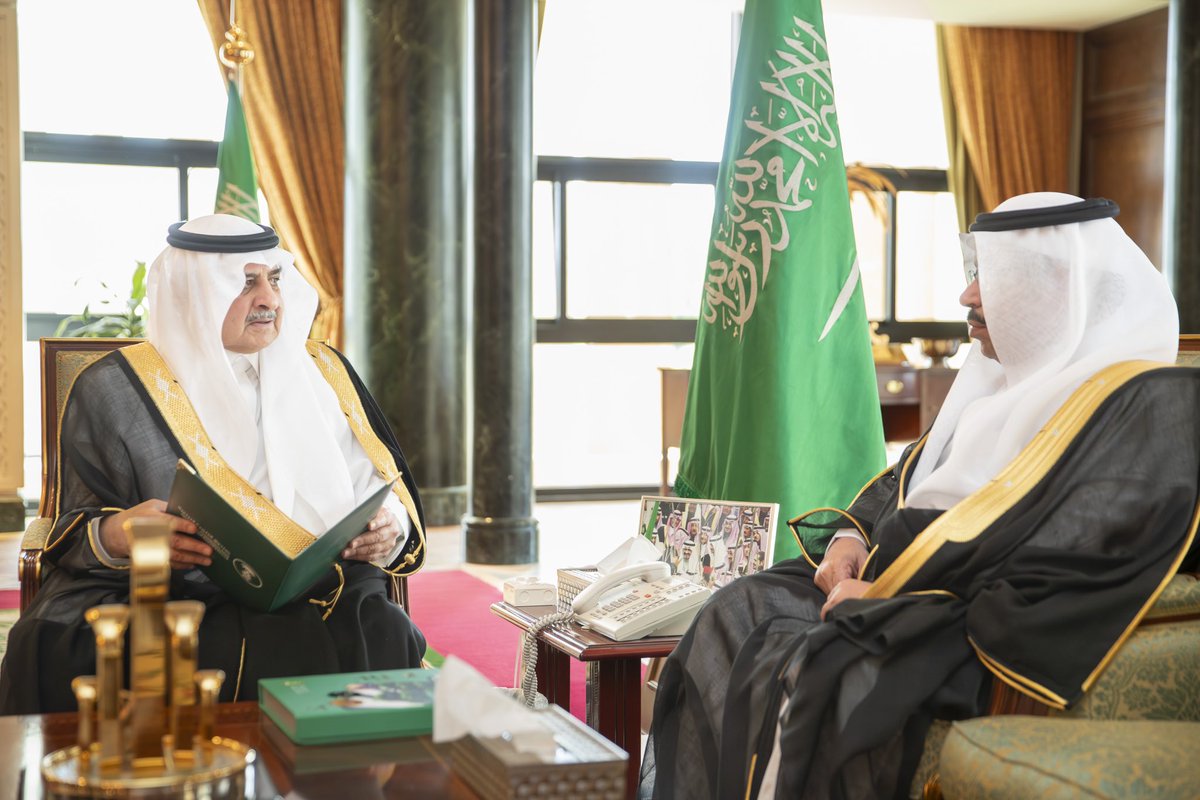 سمو #أمير_منطقة_تبوك الأمير #فهد_بن_سلطان_بن_عبدالعزيز 
يستقبل مدير عام فرع صندوق التنمية الزراعية بالمنطقة سعود بن محمد العطوي ويطلع على التقرير السنوي للصندوق بالمنطقة