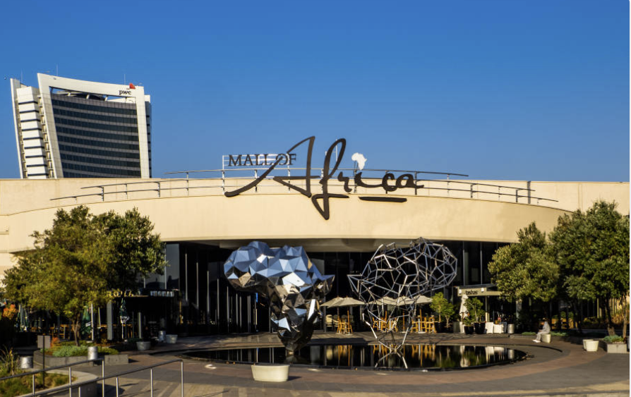 🚨 Retail Reset: Pick n Pay is closing over 100 stores to go lean and laser-focused.
The goal? Fewer, smarter locations. More Boxer. More agility.

📉 Cutting bloat.
📈 Boosting performance.

Is this the future of SA retail?
👉 Read more: loom.ly/OJdJ-_c