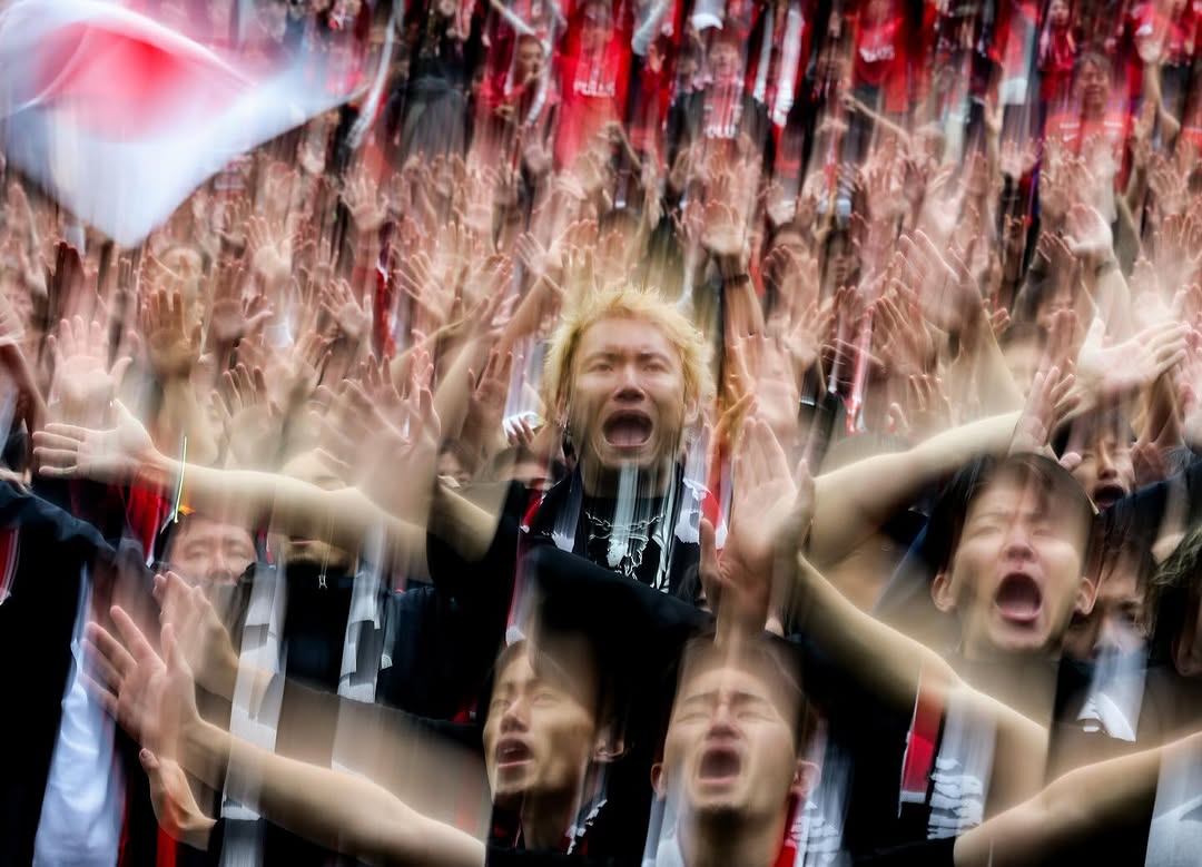 Copa90's tweet image. These images of Urawa Red Diamonds at the CWC are something else.

📸:stephchambersphoto/instagram.com/stephchambersp…