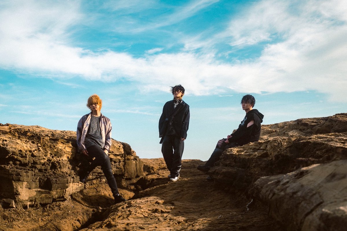 THREEOUT_INFO's tweet image. ◤◢◤◢◤重大発表◢◤◢◤◢

📸新アーティスト写真を公開📸

💿4曲入りNEW EP 『Burn The Light』配信決定！
7月23日(水)0:00よりスタート

🎧先行シングル「You&apos;re the light」は明日6月25日(水)0:00〜先行配信開始

📺 さらに、同曲のMVを明日6/25(水) 21:00よりプレミア公開！
▶️ 視聴はこちら…