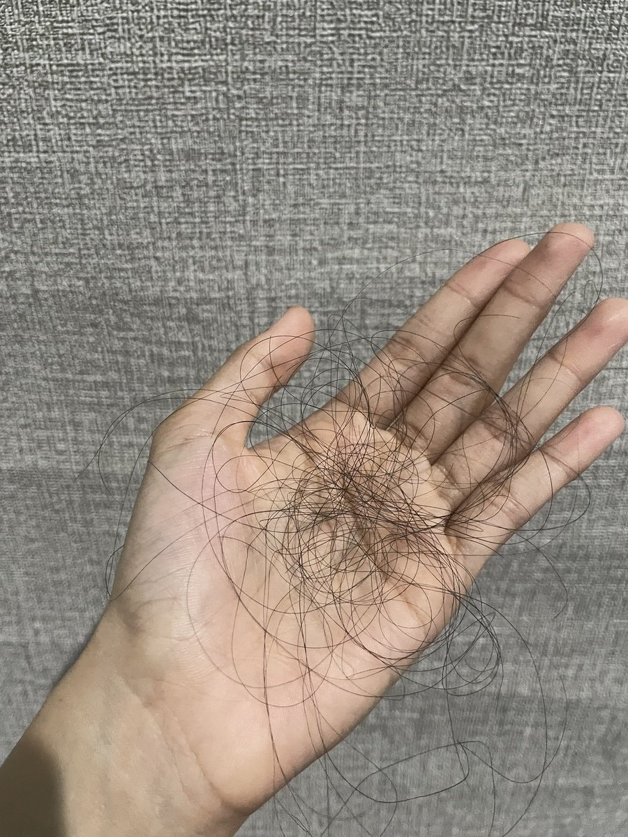 CALLING OUT FOR HIJABI GIRLS‼️ 

buat yang permasalahan rambutnya rontok dan ketombean… 

HERE’S MY TOP 3 PRODUK HAIR CARE LOCAL YANG COCOK UNTUK RAMBUT RONTOK‼️🏅