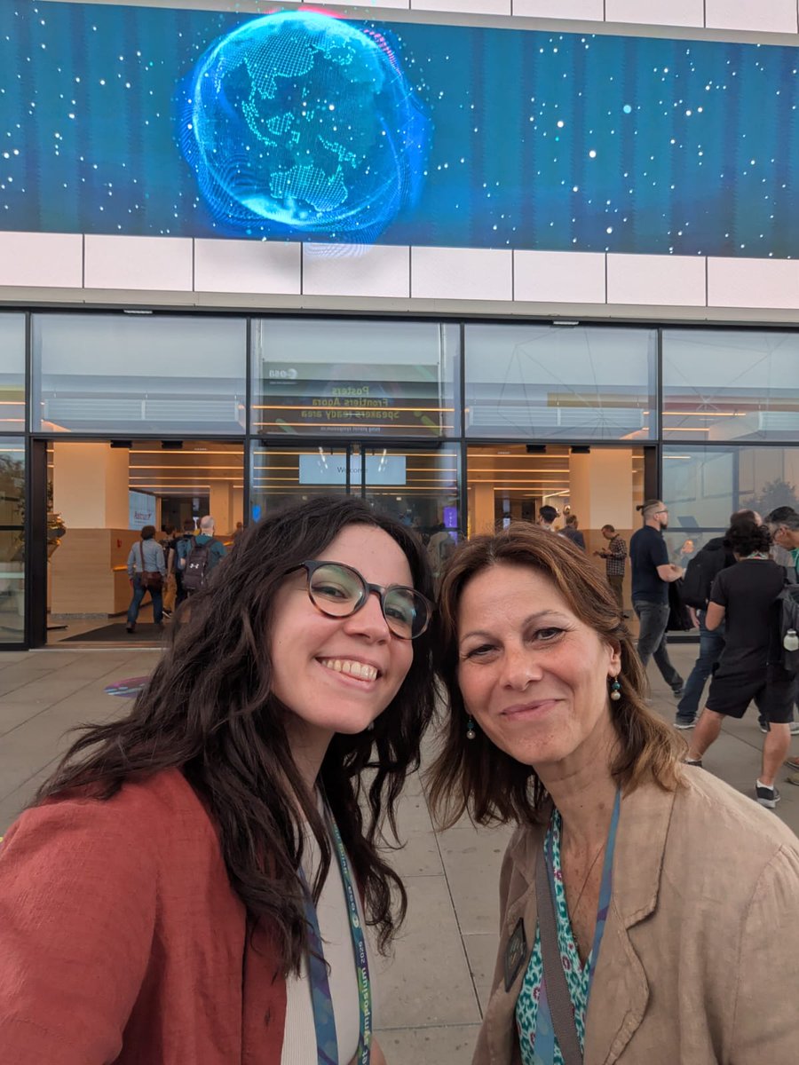 ejrquartz's tweet image. 📸EJR-Quartz at #LPS25!
Barbara Pinho & Mali Cecere took the stage at the @esa booth to spotlight our editorial work on @ESA_EarthOnline & @CopernicusEU CCM.
From Earth Explorer stories to eye-catching infographics—EO data made engaging! 🌍✨
#ESA #EarthExplorers