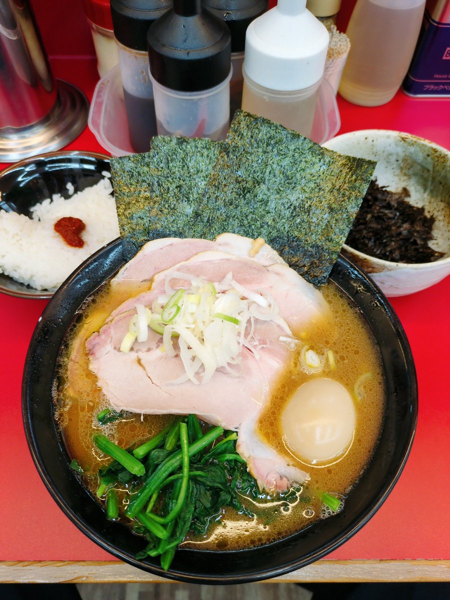 宮里家　八千代緑が丘

懐かしいにおいがした
すみれの花時計♪

一ヶ月ぶりの最高の1杯🍜✨

けんちゃん、スタッフの皆さんご馳走様でした😋