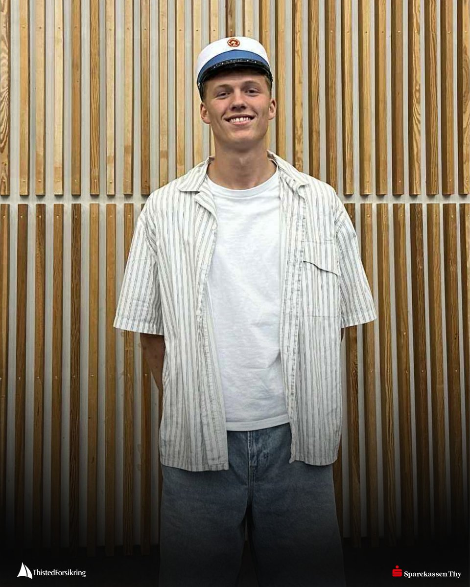 𝗦𝗜𝗠𝗢𝗡 𝗦𝗧𝗥𝗜𝗖𝗞𝗘𝗥 𝗘𝗥 𝗕𝗟𝗘𝗩𝗘𝗧 𝗦𝗧𝗨𝗗𝗘𝗡𝗧

Ønsk vores talentfulde målmand, Simon Stricker, et stort tillykke med færdiggørelsen af HF på Thisted Gymnasium.