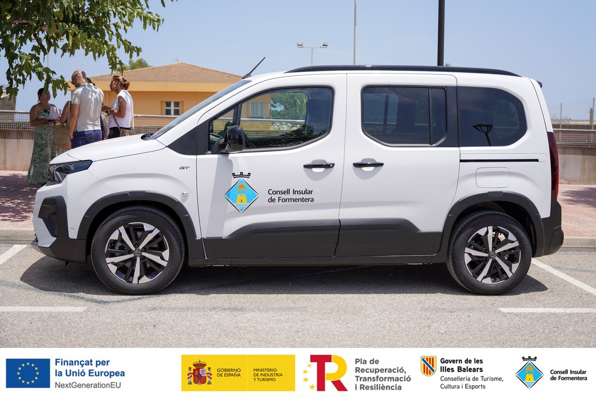 🚐 El Consell renova la flota amb 3 vehicles elèctrics, adquirits amb fons europeus #NextGenerationEU. 

Més serveis, zero emissions i sostenibilitat per a #Formentera! ♻️🔋