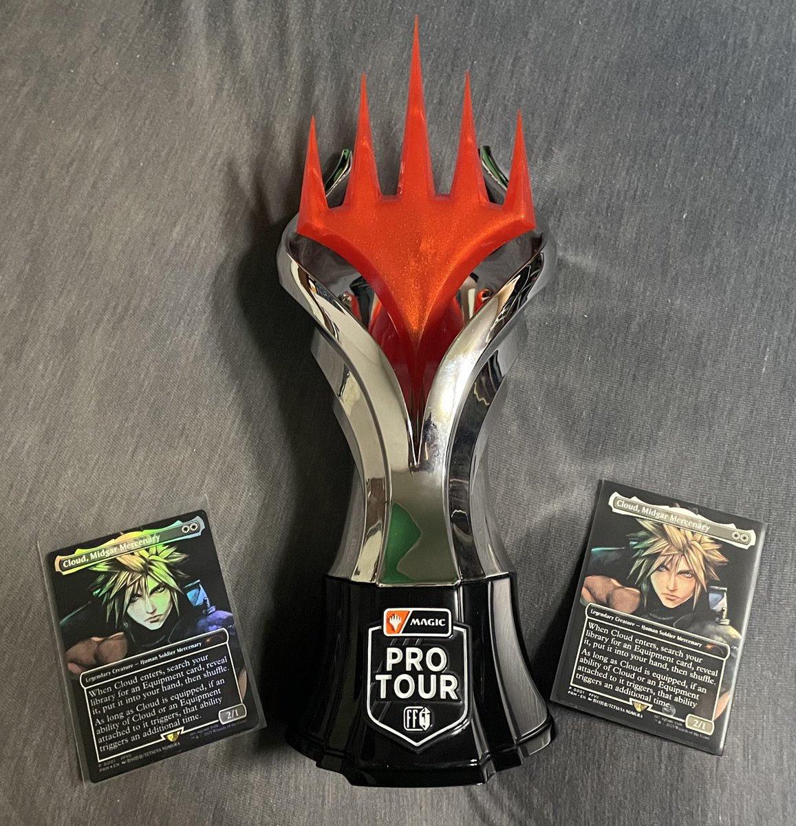 無事帰国しました！家にトロフィーがあるのがいまだに現実感無いですが、生涯自慢できる大切な宝として飾りたいと思います。クラウドもかっこよすぎて最高です！