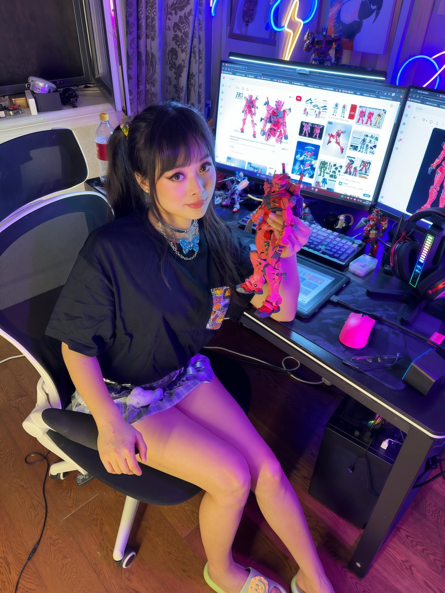 LrisSuen_'s tweet image. Not living for a perfect moment-just living one⚡️🧘‍♀️
#Gundammodel #handmademodel #Gundamrobot #cartoonist