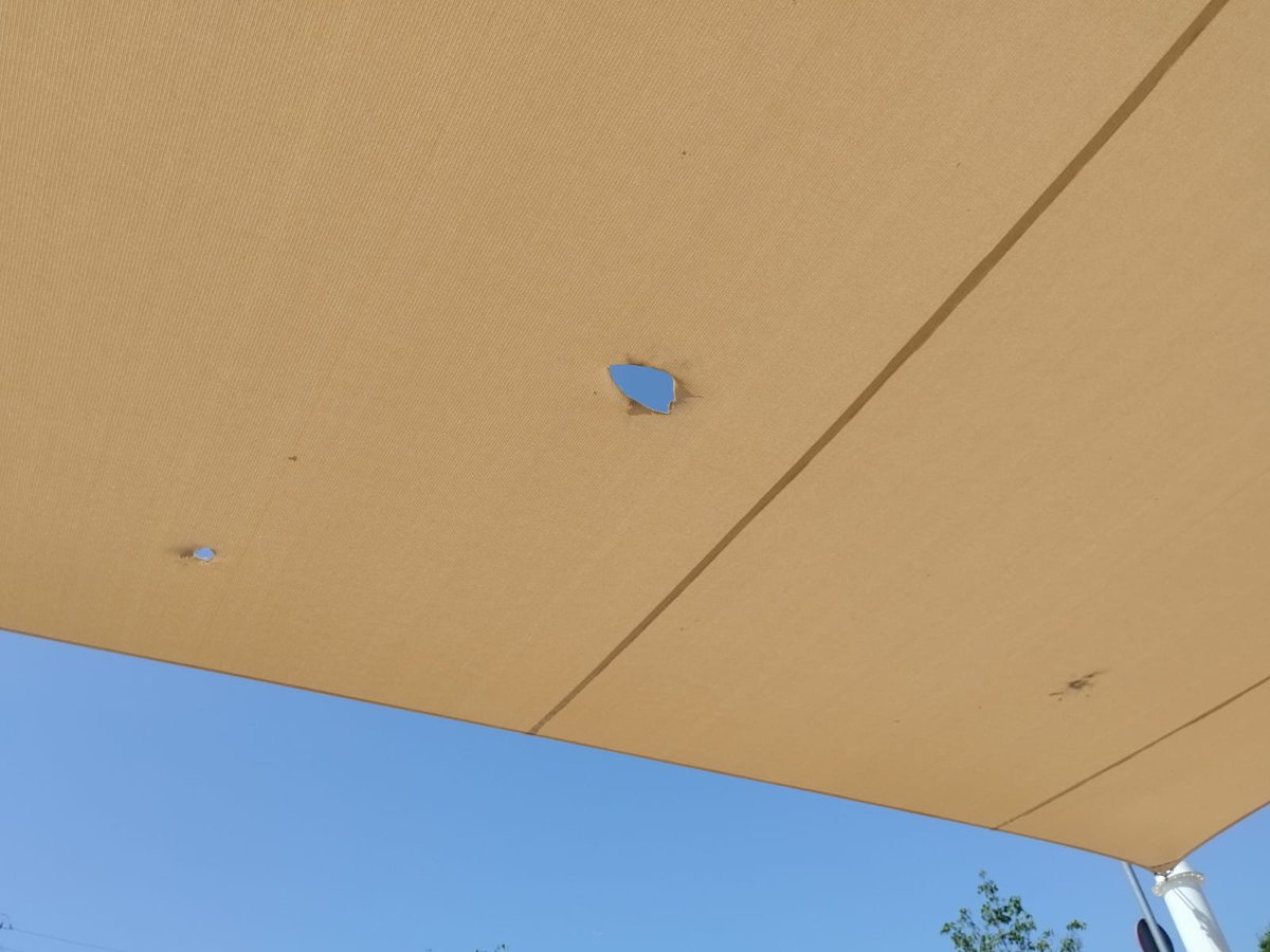 Inadmissible la irresponsabilitat d.alguns que malmeten l.espai públic, confonent el passar-ho bé a la revetlla amb les bretolades que ens costen diners a tota la ciutadania. Entre totes hem de desterrar aquestes conductes dels nostres pobles!