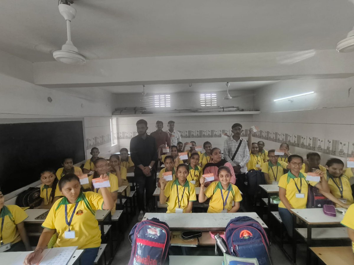 ABVPGujarat's tweet image. #ABVPMembershipDrive અંતર્ગત #ABVPRajkot મહાનગરના કાર્યકર્તાઓ દ્વારા વિવિધ શાળાના વિદ્યાર્થીઓની સદસ્યતા કરવામાં આવી.

#JoinABVP
#JoinABVPGJ
#ABVPGujarat