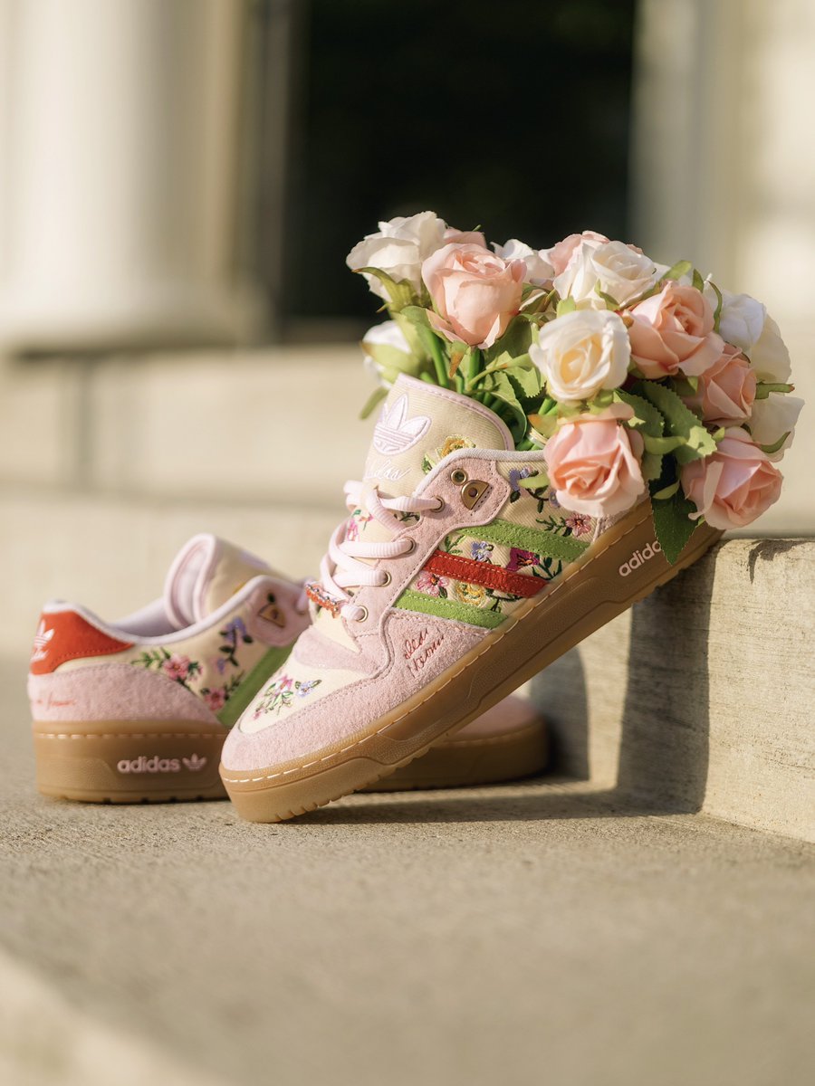 opticrendition's tweet image. These soles carry more than steps…they carry stories.
Unheardof X Adidas Rivalry “Gradma’s Couch/Mother’s Day”
Easy one of my top shoes this year.
#unheardof #adidas #kotd