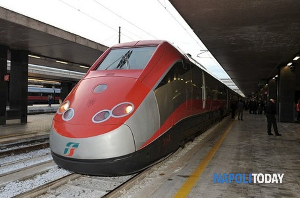Caos treni, guasto Alta Velocità Napoli-Roma: ritardi anche di un'ora ift.tt/aiWQJYC