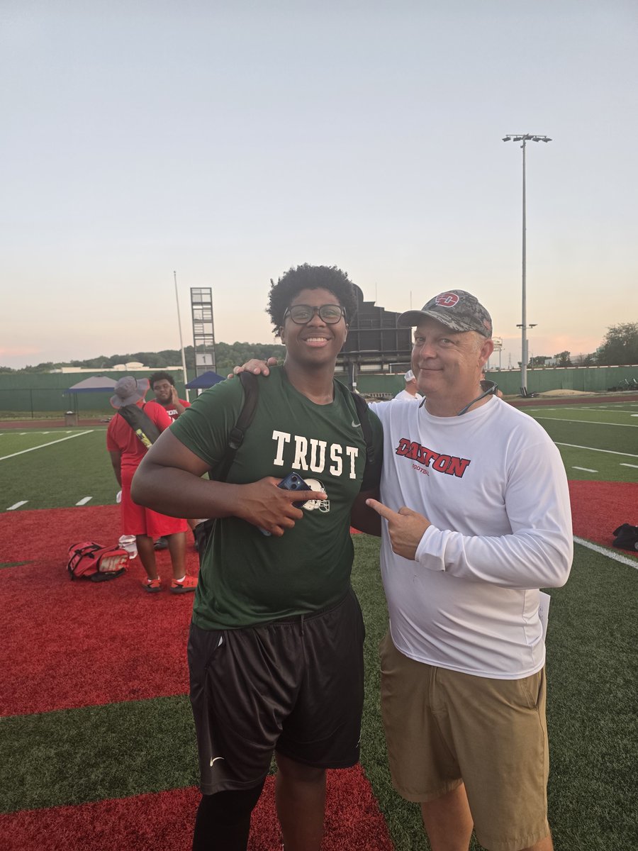 JuanBatesII's tweet image. Had a Great time competing last night at @DaytonFootball Thank you to Coach @Jay9Terry @TDAndrews4 for having me! I look forward to returning for Senior Day! @MasonCometsFB @AustinSchaffer2